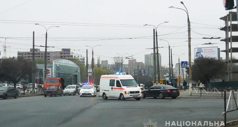 У Хмельницькому в межах акції «Спецсигнал» поліцейські і журналісти перевіряли реакцію водіїв на автомобілі екстрених служб (ВІДЕО)
