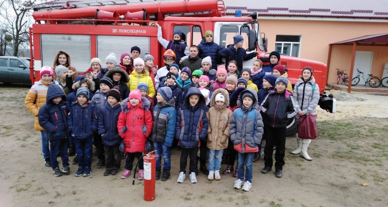 Славутський район: рятувальники навчали дітлахів жити безпечно