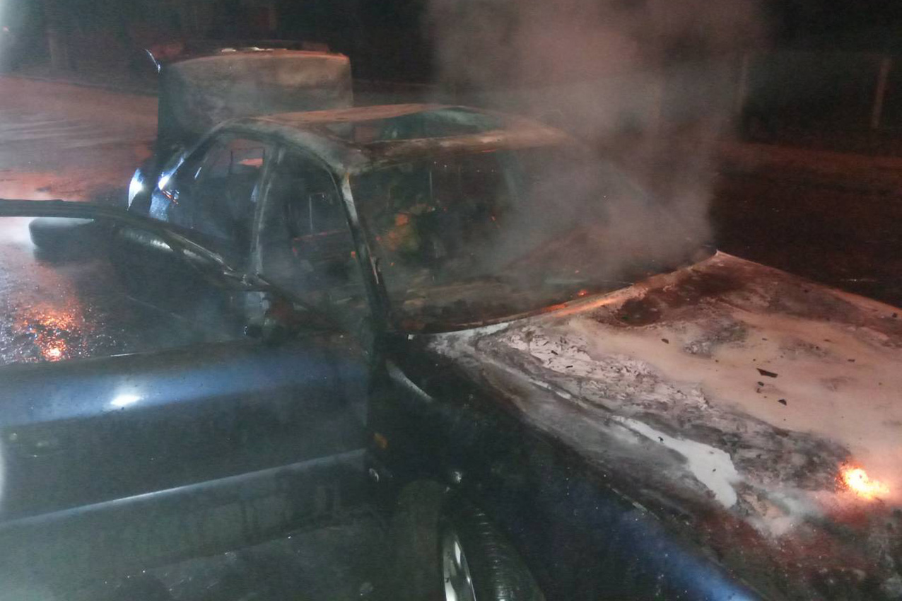Шепетівський район: вогнеборці ліквідували пожежу легкового автомобіля