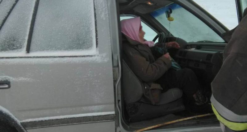 На Чемеровеччині рятувальники витягли з кювету автівку, де була хвора жінка