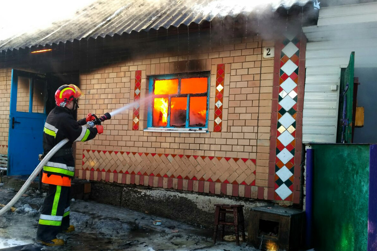 Летичів: вогнеборці ліквідували пожежу господарчої будівлі