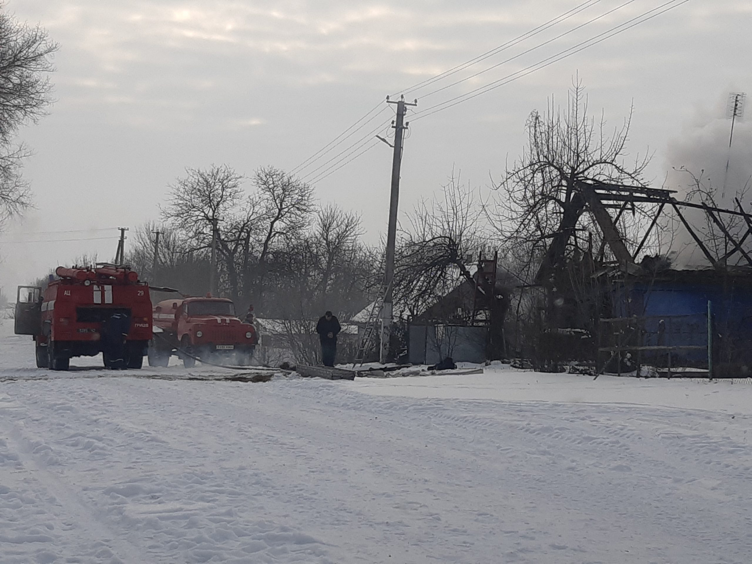 Полонський район: вогнеборці врятували від знищення вогнем житловий будинок в с. Воробіївка