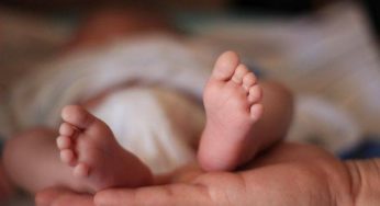 У Славутському районі 22-річна жінка народила дитину вдома та закопала її в садку