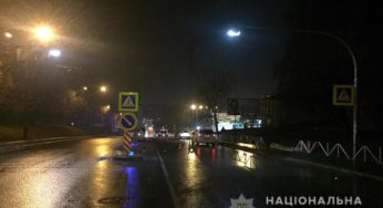 У Хмельницькому слідчі з’ясовують обставини ДТП, в якій травмувалися матір з дочкою