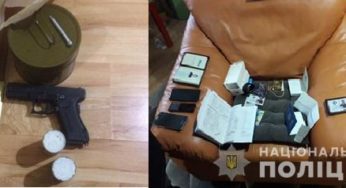 Поліція Хмельниччини затримала шахрая, який ошукав потерпілого на 1,5 млн. гривень