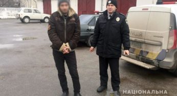 Поліцейські затримали двох чоловіків, які побили і обікрали випадкового знайомого