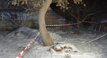 Хмельницькі поліцейські затримали двох молодиків, які скоїли розбійний напад на самотню пенсіонерку