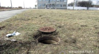 Патрульні затримали трьох чоловіків, які викрали кабель зв’язку з території Хмельницького аеропорту