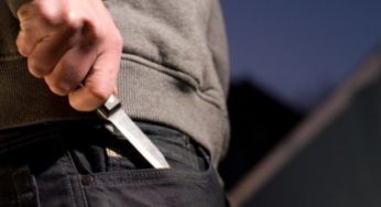 На Хмельниччині поліцейські оперативно затримали зловмисника, який підрізав 41-річного чоловіка