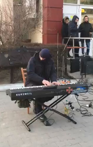 У Нетішині зіграв концерт піаніст Майдану