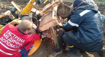 Рятувальники звільнили ногу громадянина з-під фрезерних ножів мотоблока