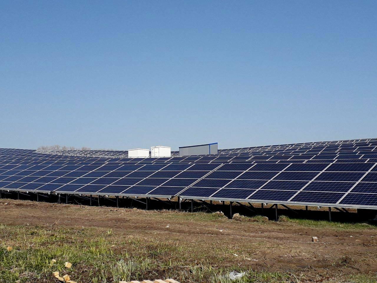 На Чемеровеччині завершують будівництво нової сонячної електростанції