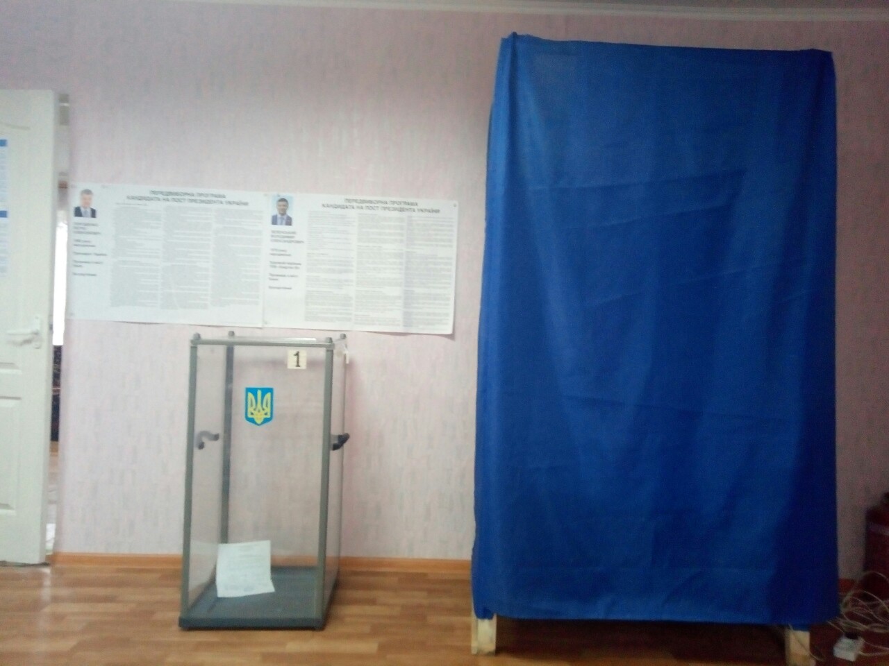 Голосування на Хмельниччині: нестача скриньок та голосування без паспорта