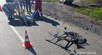 На Хмельниччині поліцейські з’ясовують обставини ДТП, в якій травмувалась 30-річна велосипедистка