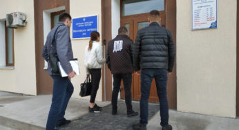 На Хмельниччині митники продавали таємні бази даних про ввезені авто