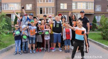 Community Policing у дії: хмельницькі патрульні другий рік поспіль проводять профілактичну акцію «Безпечний двір – безпечне місто!»