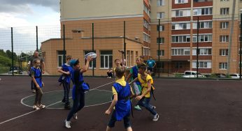 Вихованці підліткових клубів отримали регбійне обладнання