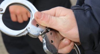 У Хмельницькому суд обрав запобіжний захід підозрюваному у нападі на поліцейського та пошкодженні службової автівки