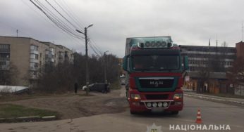 У Хмельницькому поліцейські з’ясовують обставини ДТП, у результаті якої загинув 78-річний пішохід