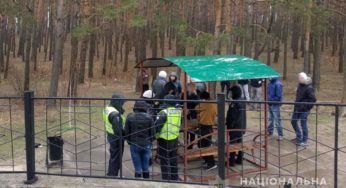 У Нетішині на Хмельниччині троє молодих людей допомогли поліцейським затримати «закладчика» наркотиків