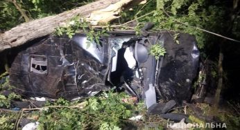 На Хмельниччині поліцейські встановлюють обставини ДТП, у якій загинуло двоє тернополян