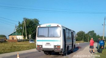 Слідчі розслідують обставини загибелі жінки під колесами автобуса