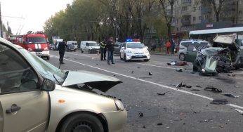 В Хмельницькому сталася автотроща, у якій травмувались два кермувальники