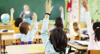 З понеділка школи Хмельницького відновлюють навчальний процес