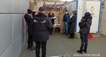 У 40-річної хмельничанки поліцейські вилучили посилку з синтетичними наркотиками