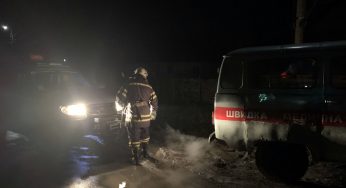 В місті Полонне автомобіль «швидкої» допомоги застряг в болоті