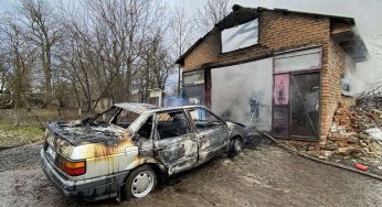 В селі Малиничі вогнеборці ліквідували пожежу гаража та легкового автомобіля