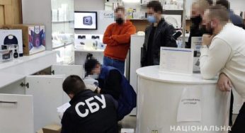 Кіберполіція Хмельниччини викрила схему незаконної підміни міжнародного телефонного трафіку