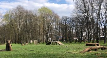 У парку імені М. Чекмана відновлено майданчик для вигулу собак