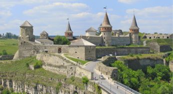 Сьогодні у Кам’янець-Подільському кожен, хто прийде у вишиванці, зможе безкоштовно відвідати всі об’єкти музею