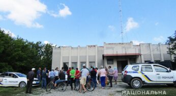 На Хмельниччині поліція запобігла конфлікту між селянами та представниками одного з операторів мобільного зв’язку