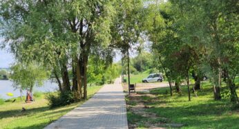 Тривають роботи з благоустрою зони відпочинку в мікрорайоні Озерна