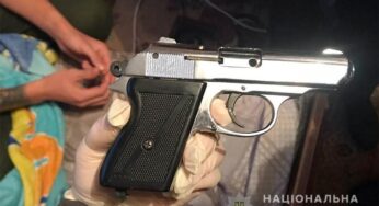 Поліцейські встановили молодиків, які стріляли з вікна квартири