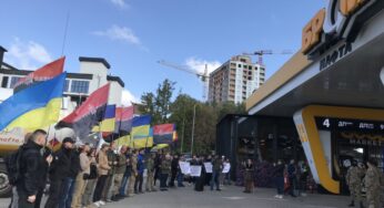 У Тернополі “Правий сектор” виступив проти заправок “БРСМ-нафта” через фінансування Московського патріархату