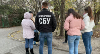 Мешканка Хмельниччини, вигадавши історію про зв’язки в антикорупційній прокуратурі, хотіла видурити 40 тис. дол.