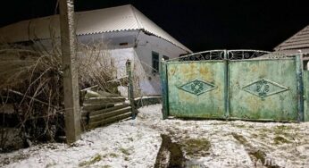 На Кам’янеччині поліцейські затримали чоловіка за підозрою у побитті до смерті власної дружини