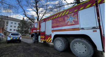 Кам’янець-Подільський район: під час гасіння пожежі квартири надзвичайники виявили тіло чоловіка