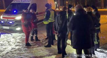 У Хмельницькому патрульні врятували 32-річного чоловіка, який випав з вікна 7 поверху