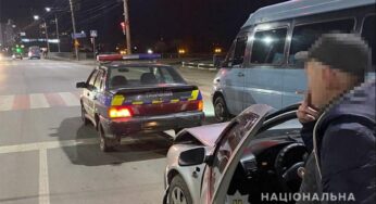У Хмельницькому п’яний водій в’їхав у службовий автомобіль