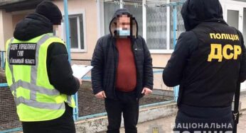 «Спеціалізувалися» на оборудках з авто — на Хмельниччині поліція викрила організовану злочинну групу