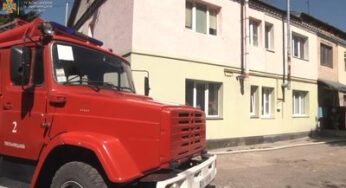 Курив у ліжку: в Хмельницькому з пожежі евакуювали цілий будинок