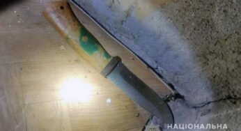 У Хмельницькому поліцейські затримали підозрюваного у нанесенні ножового поранення неповнолітньому