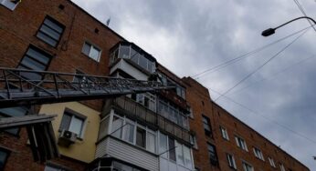 У Хмельницькому пенсіонерка намагалась вистрибнути з вікна 5-го поверху