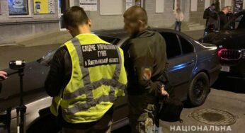 У Хмельницькому правоохоронці на отриманні хабаря затримали працівника військкомату