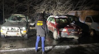 Продавали автомобілі, ввезені як гуманітарна допомога: на Хмельниччині викрили протиправну схему