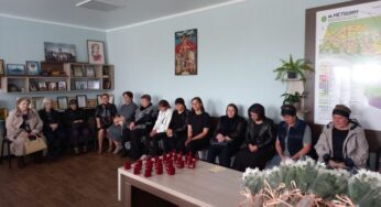 У Нетішині відзнаки «За честь і мужність» отримали матері та рідні 28 загиблих Героїв
